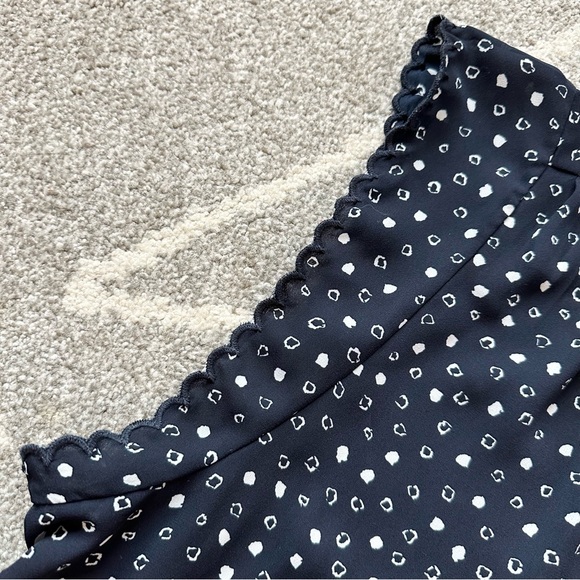 Ann Taylor Navy Blue Pebble Print Cap Sleeve Blouse - Picture 2 of 3